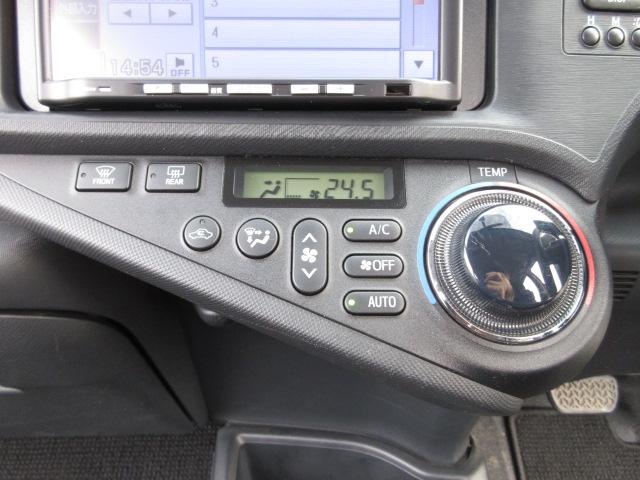 アクア Ｇ　禁煙車　１オーナー　社外ＳＤナビ　バックカメラ　ＥＴＣ　横滑り防止装置　スマートキー　プッシュスタート　ＣＤプレイヤー　オートライト　プライバシーガラス　社外１５インチアルミホイール　ドアバイザー（17枚目）