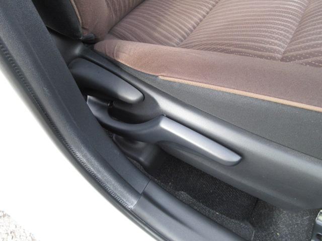 アクア Ｇ　禁煙車　１オーナー　社外ＳＤナビ　バックカメラ　ＥＴＣ　横滑り防止装置　スマートキー　プッシュスタート　ＣＤプレイヤー　オートライト　プライバシーガラス　社外１５インチアルミホイール　ドアバイザー（31枚目）