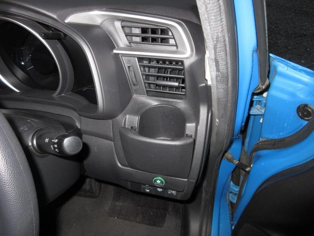 フィットハイブリッド Ｆパッケージ　４ＷＤ　寒冷地仕様　禁煙車　社外ＳＤナビＴＶ　フルセグＴＶ　　バックカメラ　ＥＴＣ　プッシュスタート　スマートキー　ＢＴ接続　ＣＤ・ＤＶＤ再生　ワイパーデアイサー　ミュージックサーバー　ＡＭ・ＦＭ（24枚目）