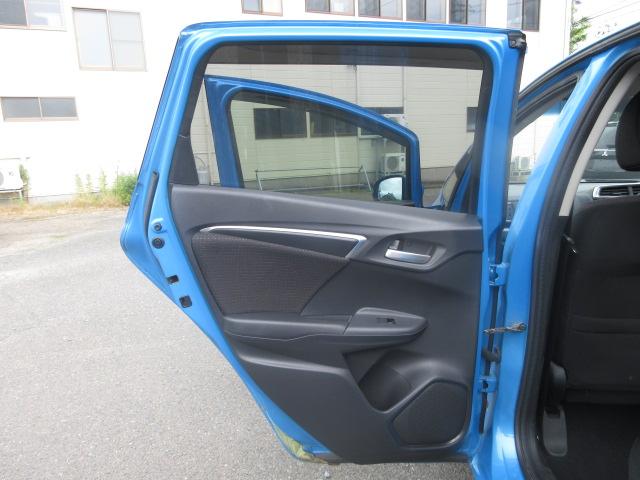 フィットハイブリッド Ｆパッケージ　４ＷＤ　寒冷地仕様　禁煙車　社外ＳＤナビＴＶ　フルセグＴＶ　　バックカメラ　ＥＴＣ　プッシュスタート　スマートキー　ＢＴ接続　ＣＤ・ＤＶＤ再生　ワイパーデアイサー　ミュージックサーバー　ＡＭ・ＦＭ（34枚目）