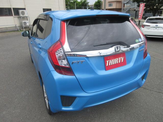 フィットハイブリッド Ｆパッケージ　４ＷＤ　寒冷地仕様　禁煙車　社外ＳＤナビＴＶ　フルセグＴＶ　　バックカメラ　ＥＴＣ　プッシュスタート　スマートキー　ＢＴ接続　ＣＤ・ＤＶＤ再生　ワイパーデアイサー　ミュージックサーバー　ＡＭ・ＦＭ（45枚目）