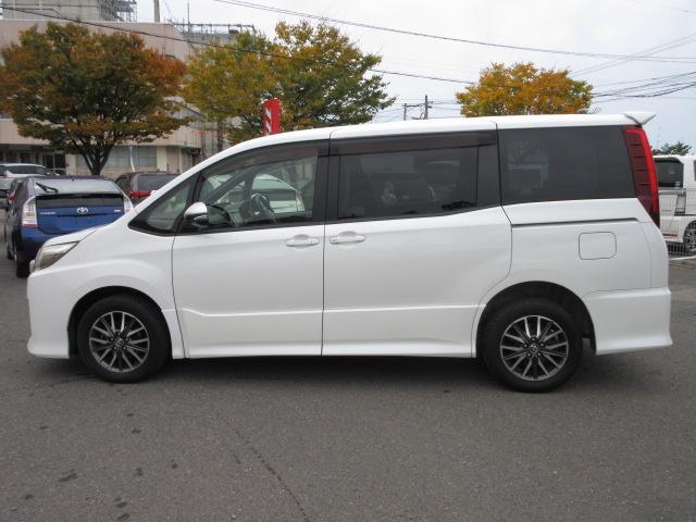 ノア Ｓｉ　４ＷＤ　寒冷地仕様　１オーナー　純正９ｉｎナビＴＶ　バック、フロントカメラ　１１ｉｎフリップダウンモニター　両側パワスラ　ＥＴＣ　ＬＥＤライト　ＢＴ接続　プッシュスタート　ワイパーデアイサー（8枚目）