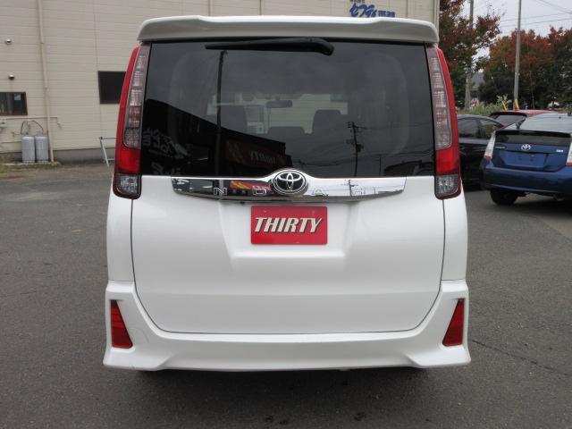 ノア Ｓｉ　４ＷＤ　寒冷地仕様　１オーナー　純正９ｉｎナビＴＶ　バック、フロントカメラ　１１ｉｎフリップダウンモニター　両側パワスラ　ＥＴＣ　ＬＥＤライト　ＢＴ接続　プッシュスタート　ワイパーデアイサー（9枚目）