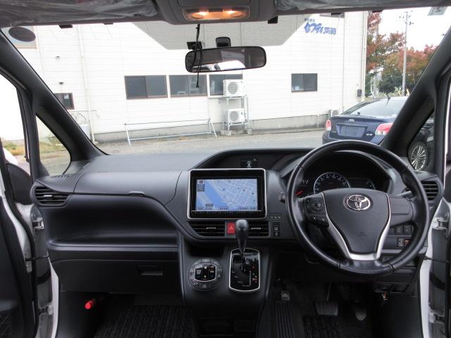 ノア Ｓｉ　４ＷＤ　寒冷地仕様　１オーナー　純正９ｉｎナビＴＶ　バック、フロントカメラ　１１ｉｎフリップダウンモニター　両側パワスラ　ＥＴＣ　ＬＥＤライト　ＢＴ接続　プッシュスタート　ワイパーデアイサー（10枚目）