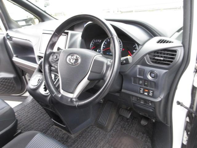 ノア Ｓｉ　４ＷＤ　寒冷地仕様　１オーナー　純正９ｉｎナビＴＶ　バック、フロントカメラ　１１ｉｎフリップダウンモニター　両側パワスラ　ＥＴＣ　ＬＥＤライト　ＢＴ接続　プッシュスタート　ワイパーデアイサー（12枚目）