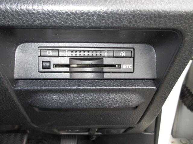 ノア Ｓｉ　４ＷＤ　寒冷地仕様　１オーナー　純正９ｉｎナビＴＶ　バック、フロントカメラ　１１ｉｎフリップダウンモニター　両側パワスラ　ＥＴＣ　ＬＥＤライト　ＢＴ接続　プッシュスタート　ワイパーデアイサー（17枚目）