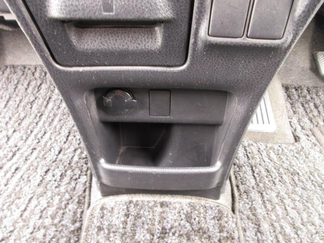 ノア Ｓｉ　４ＷＤ　寒冷地仕様　１オーナー　純正９ｉｎナビＴＶ　バック、フロントカメラ　１１ｉｎフリップダウンモニター　両側パワスラ　ＥＴＣ　ＬＥＤライト　ＢＴ接続　プッシュスタート　ワイパーデアイサー（28枚目）