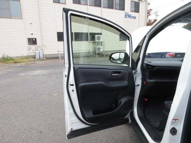 ノア Ｓｉ　４ＷＤ　寒冷地仕様　１オーナー　純正９ｉｎナビＴＶ　バック、フロントカメラ　１１ｉｎフリップダウンモニター　両側パワスラ　ＥＴＣ　ＬＥＤライト　ＢＴ接続　プッシュスタート　ワイパーデアイサー（36枚目）