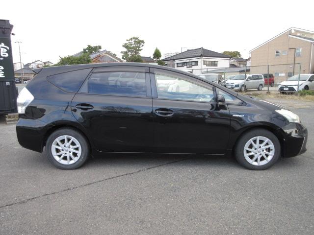 プリウスアルファ Ｓ　７人　純正ナビ　フルセグＴＶ　バックカメラ　障害物センサー　スマートキー・プッシュスタート　ビルトインＥＴＣ　前フォグランプ　純正１６ｉｎアルミホイール　横滑り防止装置　ＢＴ接続　ＣＤ、ＤＶＤ再生（7枚目）