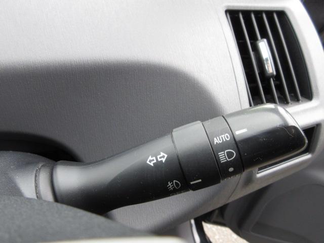 プリウスアルファ Ｓ　７人　純正ナビ　フルセグＴＶ　バックカメラ　障害物センサー　スマートキー・プッシュスタート　ビルトインＥＴＣ　前フォグランプ　純正１６ｉｎアルミホイール　横滑り防止装置　ＢＴ接続　ＣＤ、ＤＶＤ再生（18枚目）