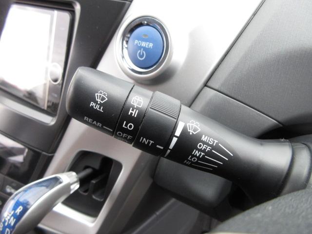 プリウスアルファ Ｓ　７人　純正ナビ　フルセグＴＶ　バックカメラ　障害物センサー　スマートキー・プッシュスタート　ビルトインＥＴＣ　前フォグランプ　純正１６ｉｎアルミホイール　横滑り防止装置　ＢＴ接続　ＣＤ、ＤＶＤ再生（24枚目）