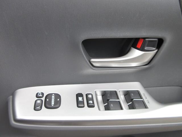 プリウスアルファ Ｓ　７人　純正ナビ　フルセグＴＶ　バックカメラ　障害物センサー　スマートキー・プッシュスタート　ビルトインＥＴＣ　前フォグランプ　純正１６ｉｎアルミホイール　横滑り防止装置　ＢＴ接続　ＣＤ、ＤＶＤ再生（26枚目）