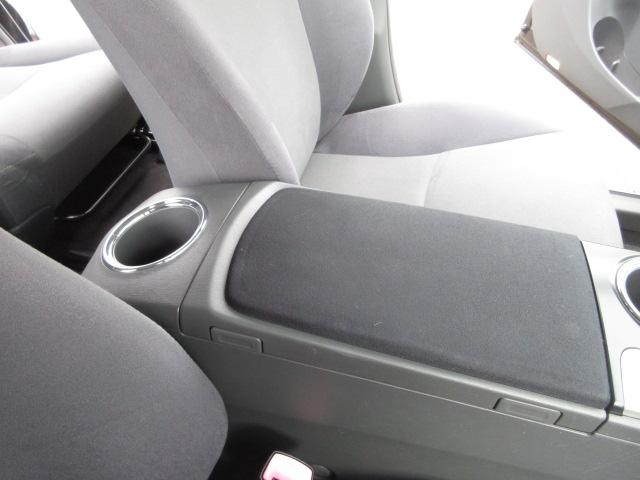 プリウスアルファ Ｓ　７人　純正ナビ　フルセグＴＶ　バックカメラ　障害物センサー　スマートキー・プッシュスタート　ビルトインＥＴＣ　前フォグランプ　純正１６ｉｎアルミホイール　横滑り防止装置　ＢＴ接続　ＣＤ、ＤＶＤ再生（29枚目）