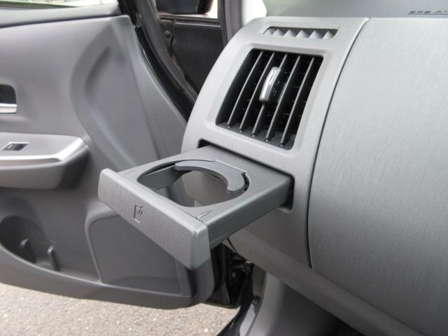 プリウスアルファ Ｓ　７人　純正ナビ　フルセグＴＶ　バックカメラ　障害物センサー　スマートキー・プッシュスタート　ビルトインＥＴＣ　前フォグランプ　純正１６ｉｎアルミホイール　横滑り防止装置　ＢＴ接続　ＣＤ、ＤＶＤ再生（31枚目）