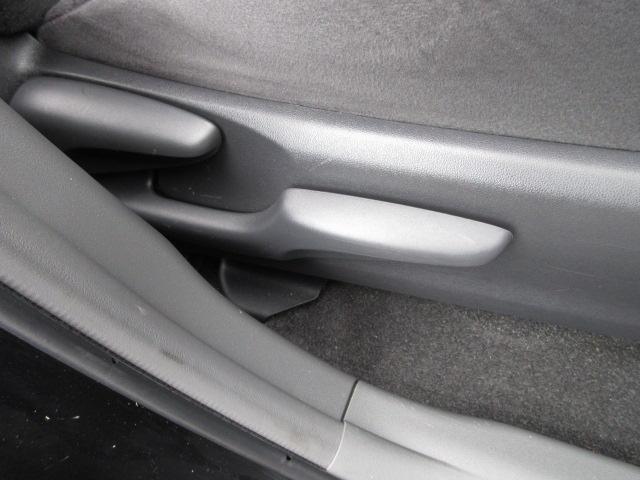 プリウスアルファ Ｓ　７人　純正ナビ　フルセグＴＶ　バックカメラ　障害物センサー　スマートキー・プッシュスタート　ビルトインＥＴＣ　前フォグランプ　純正１６ｉｎアルミホイール　横滑り防止装置　ＢＴ接続　ＣＤ、ＤＶＤ再生（33枚目）