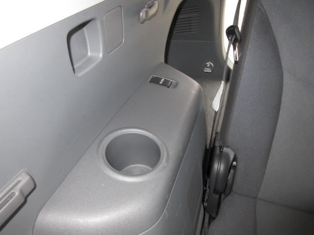 プリウスアルファ Ｓ　７人　純正ナビ　フルセグＴＶ　バックカメラ　障害物センサー　スマートキー・プッシュスタート　ビルトインＥＴＣ　前フォグランプ　純正１６ｉｎアルミホイール　横滑り防止装置　ＢＴ接続　ＣＤ、ＤＶＤ再生（36枚目）