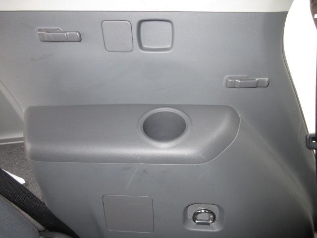 プリウスアルファ Ｓ　７人　純正ナビ　フルセグＴＶ　バックカメラ　障害物センサー　スマートキー・プッシュスタート　ビルトインＥＴＣ　前フォグランプ　純正１６ｉｎアルミホイール　横滑り防止装置　ＢＴ接続　ＣＤ、ＤＶＤ再生（37枚目）