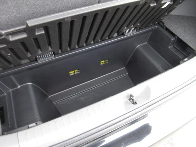 プリウスアルファ Ｓ　７人　純正ナビ　フルセグＴＶ　バックカメラ　障害物センサー　スマートキー・プッシュスタート　ビルトインＥＴＣ　前フォグランプ　純正１６ｉｎアルミホイール　横滑り防止装置　ＢＴ接続　ＣＤ、ＤＶＤ再生（38枚目）