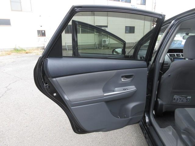 プリウスアルファ Ｓ　７人　純正ナビ　フルセグＴＶ　バックカメラ　障害物センサー　スマートキー・プッシュスタート　ビルトインＥＴＣ　前フォグランプ　純正１６ｉｎアルミホイール　横滑り防止装置　ＢＴ接続　ＣＤ、ＤＶＤ再生（47枚目）