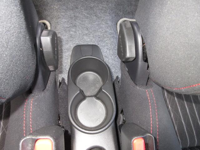 二列目ドリンクホルダー