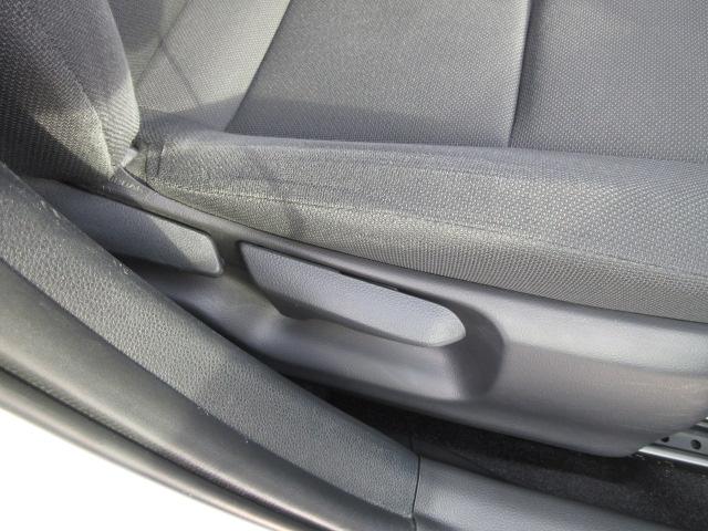 カローラツーリング ハイブリッド　Ｇ－Ｘ　４ＷＤ　寒冷地仕様　禁煙車　カープレイ　純正ナビ　トヨタセーフティーセンス　ドラレコ　クルコン　車線逸脱警報　ビルトインＥＴＣ　ＢＴ接続　ＬＥＤライト　スマートキー　プッシュスタート　オートハイビーム（31枚目）