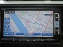 フィットハイブリッド Ｆパッケージ　４ＷＤ　寒冷地仕様　禁煙車　社外ＳＤナビＴＶ　フルセグＴＶ　　バックカメラ　ＥＴＣ　プッシュスタート　スマートキー　ＢＴ接続　ＣＤ・ＤＶＤ再生　ワイパーデアイサー　ミュージックサーバー　ＡＭ・ＦＭ（2枚目）