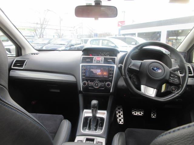 2.0GT-Sアイサイト 4WD ナビ フルセグTV Bluetooth DVD再生機能 バックカメラ パワーシート LEDヘッドランプ フォグランプ LEDアクセサリーライナー ハーフレザーシート ブルーステッチインテリア(11枚目)