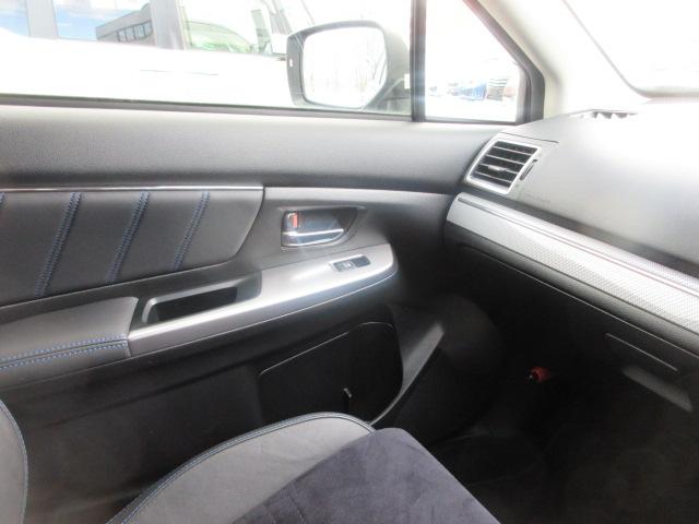 2.0GT-Sアイサイト 4WD ナビ フルセグTV Bluetooth DVD再生機能 バックカメラ パワーシート LEDヘッドランプ フォグランプ LEDアクセサリーライナー ハーフレザーシート ブルーステッチインテリア(27枚目)