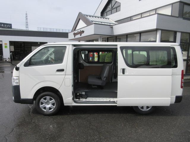 ハイエースバン ロングDX 4WD ナビ Bluetoothオーディオ CD&DVD再生機能 バックカメラ ETC ドライブレコーダー 衝突被害軽減ブレーキ 車線逸脱警報(9枚目)