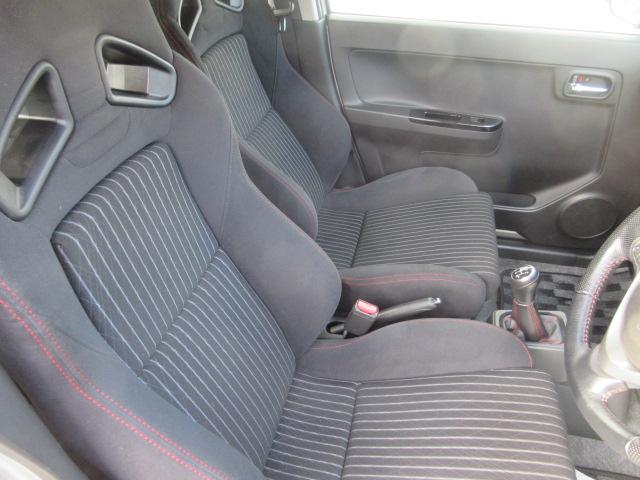 アルトワークス ベースグレード　４ＷＤ　ＨＩＤライト　フォグランプ　ビルトインＥＴＣ　プッシュスタート　レカロシート　５速マニュアル車　オートライト　　スマートキー　横滑り防止　衝突安全ボディ（19枚目）