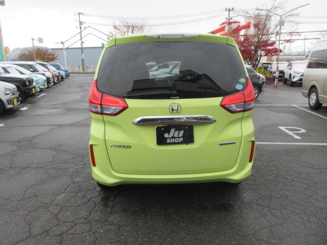 フリードハイブリッド ハイブリッド・Ｇホンダセンシング　４ＷＤ　ナビ　フルセグＴＶ　Ｂｌｕｅｔｏｏｔｈ　ＣＤ＆ＤＶＤ再生　バックカメラ　両側パワースライドドア　ドラレコ　ＬＥＤヘッドランプ　フロントワイパーデアイサー　ビルトインＥＴＣ　ドラレコ　クルコン（12枚目）