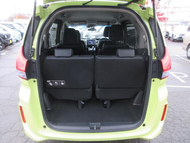 フリードハイブリッド ハイブリッド・Ｇホンダセンシング　４ＷＤ　ナビ　フルセグＴＶ　Ｂｌｕｅｔｏｏｔｈ　ＣＤ＆ＤＶＤ再生　バックカメラ　両側パワースライドドア　ドラレコ　ＬＥＤヘッドランプ　フロントワイパーデアイサー　ビルトインＥＴＣ　ドラレコ　クルコン（13枚目）