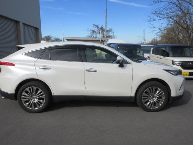 ハリアーハイブリッド Ｚ　レザーパッケージ　４ＷＤ　トヨタセーフティセンス　ナビフルセグＴＶ　Ｂｌｕｅｔｏｏｔｈ　バックカメラ　黒革シート　ＬＥＤヘッド＆フォグランプ　ＥＴＣ　シートヒーター　電動シート　電動リアゲート　ＪＢＬサウンド　冬タイヤ（8枚目）