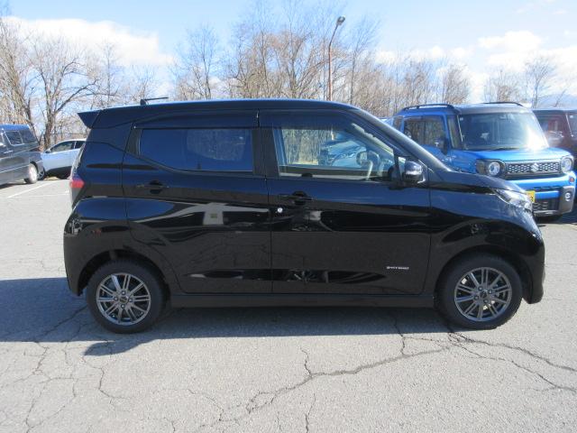 デイズ ハイウェイスター　Ｘ　４ＷＤ　９インチナビ　フルセグＴＶ　Ｂｌｕｅｔｏｏｔｈ　ＣＤ＆ＤＶＤ　アラウンドビューモニター　左電動スライドドア　エマブレ　ＬＥＤランプ　ドラレコ　エンジンスターター　シートヒーター　夏タイヤ新品（6枚目）