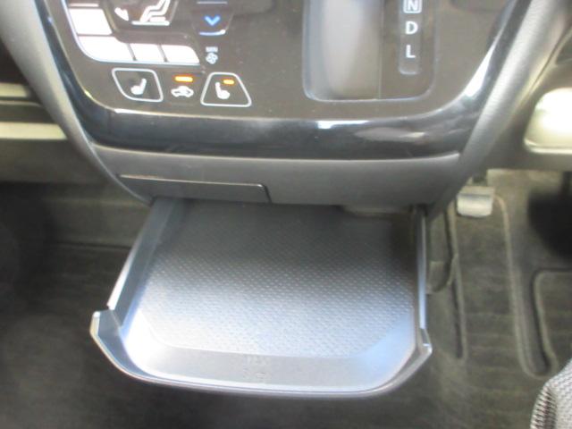 デイズ ハイウェイスター　Ｘ　４ＷＤ　９インチナビ　フルセグＴＶ　Ｂｌｕｅｔｏｏｔｈ　ＣＤ＆ＤＶＤ　アラウンドビューモニター　左電動スライドドア　エマブレ　ＬＥＤランプ　ドラレコ　エンジンスターター　シートヒーター　夏タイヤ新品（18枚目）