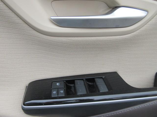 クラウンハイブリッド S Cパッケージ Four ナビ フルセグTV Bluetoothオーディオ CD&DVD再生 バックカメラ LEDランプ パワーシート ドラレコ クルーズコントロール リモコンエンジンスターター ETC スタッドレスタイヤ有(28枚目)