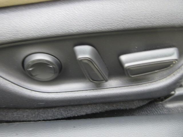 クラウンハイブリッド S Cパッケージ Four ナビ フルセグTV Bluetoothオーディオ CD&DVD再生 バックカメラ LEDランプ パワーシート ドラレコ クルーズコントロール リモコンエンジンスターター ETC スタッドレスタイヤ有(30枚目)