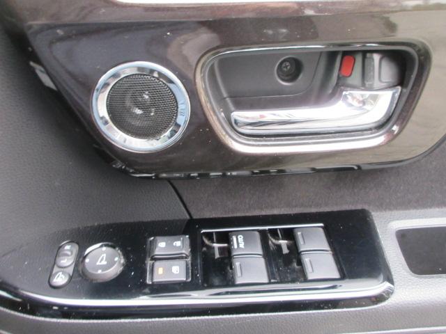 Ｎ－ＢＯＸカスタム Ｇ・Ｌターボホンダセンシング　４ＷＤ　両側電動スライドドア　ナビ　Ｂｌｕｅｔｏｏｔｈ　ＣＤ＆ＤＶＤ再生機能　バックカメラ　ＬＥＤヘッドランプ　シートヒーター　クルーズコントロール　ビルトインＥＴＣ　シートリフター　ＵＳＢ入力端子（29枚目）