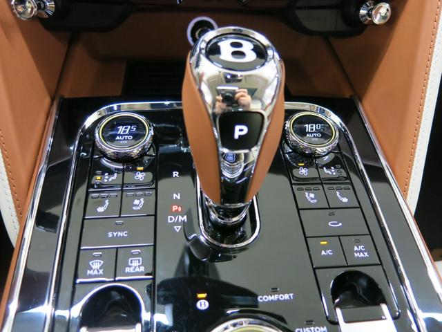 フライングスパー Ｗ１２　マリナードライビング＆ツーリング＆フロントシートコンフォート＆スタイリングスペシフィケーション・シティスペック・イルミネーション電動格納式フライングＢ・パノラミックサンルーフ・ＬＥＤヘッドランプ（44枚目）