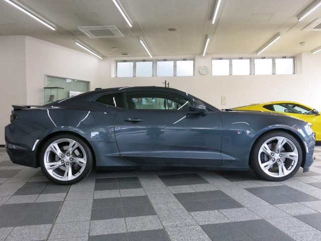 シボレーカマロ SS 1オーナー・延長保証2年&MPG+加入済み車両・ジェットブラック/アドレナリンレッドインテリア・フロントスポーツバケットシート・パフォーマンスサスペンション・ブレンボブレーキ・純正20AW(4枚目)
