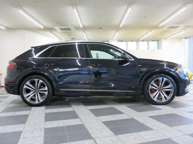 Q8 55TFSIクワトロ Sライン バルコナレザーSスポーツシート・コンフォートアシスタンスPKG・SラインプラスPKG・OPパノラマサンルーフ&アルミニウムルーフレール&レッドブレーキキャリパー&ドアエントリーライト・専用22AW(4枚目)