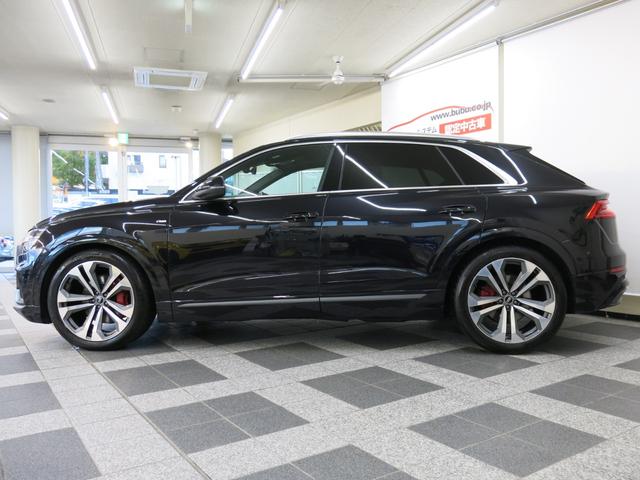 Q8 55TFSIクワトロ Sライン バルコナレザーSスポーツシート・コンフォートアシスタンスPKG・SラインプラスPKG・OPパノラマサンルーフ&アルミニウムルーフレール&レッドブレーキキャリパー&ドアエントリーライト・専用22AW(5枚目)