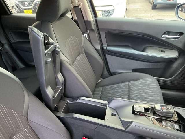 ノート １．２　Ｘ　元当社試乗車　大型画面純正Ｂｌｕｅｔｏｏｔｈナビ　リアカメラ　衝突被害軽減ブレ－キ　全方位カメラ　禁煙車　ＬＥＤヘッドライト　レーンアシスト　インテリジェントキー　ワンオーナー　アイドリングストップ　整備記録簿　盗難防止システム　ワンセグＴＶ　ＡＢＳ（19枚目）