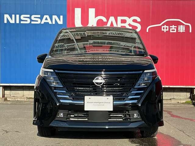 セレナ ４ＷＤ　元当社試乗車　４ＷＤ　純正前後ドラレコ　レーンキープアシスト　ＬＥＤ　アラウンドモニター　フルオートエアコン　ＥＴＣ　４ＷＤ　両側パワースライドドア　インテリジェントクルーズ　踏み間違い衝突防止（5枚目）