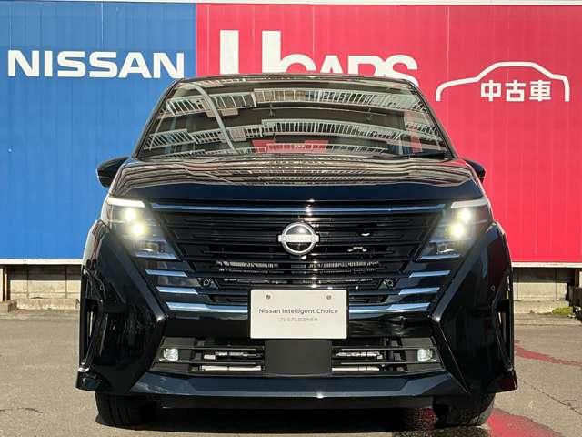 セレナ ４ＷＤ　元当社試乗車　４ＷＤ　純正前後ドラレコ　レーンキープアシスト　ＬＥＤ　アラウンドモニター　フルオートエアコン　ＥＴＣ　４ＷＤ　両側パワースライドドア　インテリジェントクルーズ　踏み間違い衝突防止（6枚目）