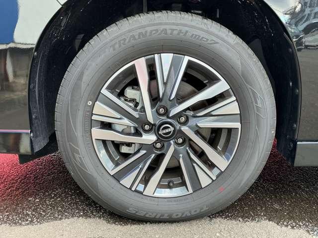 セレナ ４ＷＤ　元当社試乗車　４ＷＤ　純正前後ドラレコ　レーンキープアシスト　ＬＥＤ　アラウンドモニター　フルオートエアコン　ＥＴＣ　４ＷＤ　両側パワースライドドア　インテリジェントクルーズ　踏み間違い衝突防止（8枚目）