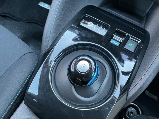 リーフ 元当社社有車 EV専用NissanConnectナビ レーダークルコン 360°カメラ 踏み間違い防止装置 LEDランプ セキュリティ 禁煙 1オーナー ETC インテリキー レーンキープアシスト サイドエアバッグ パワーウィンドウ ABS メモリ-ナビ(24枚目)
