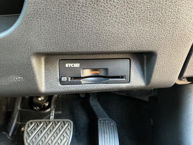 リーフ 元当社社有車 EV専用NissanConnectナビ レーダークルコン 360°カメラ 踏み間違い防止装置 LEDランプ セキュリティ 禁煙 1オーナー ETC インテリキー レーンキープアシスト サイドエアバッグ パワーウィンドウ ABS メモリ-ナビ(26枚目)