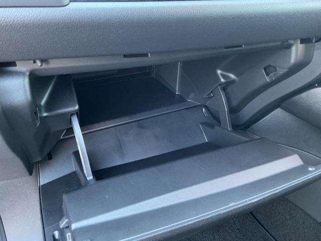 リーフ 元当社社有車 EV専用NissanConnectナビ レーダークルコン 360°カメラ 踏み間違い防止装置 LEDランプ セキュリティ 禁煙 1オーナー ETC インテリキー レーンキープアシスト サイドエアバッグ パワーウィンドウ ABS メモリ-ナビ(37枚目)