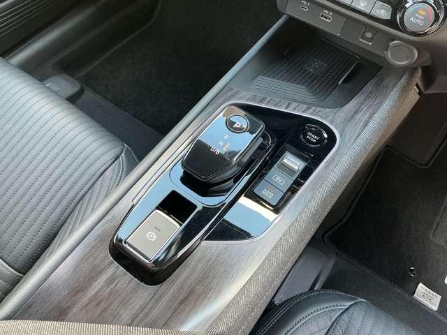 オーラ 1.2 G レザーエディション 元当社社有車 NissanConnectナビ 追突防止 レーダークルーズ 本革 車線逸脱警報装置 禁煙車 LED バックモニター ETC インテリジェントキー メモリーナビゲーション AW(17枚目)